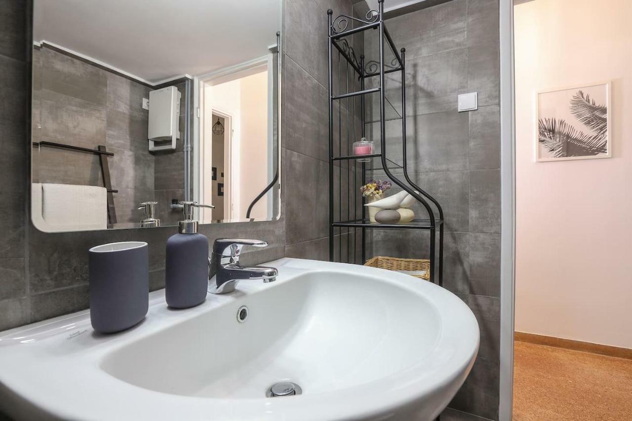 Charming Apartment Near Panathenaic Stadium Bagian luar foto